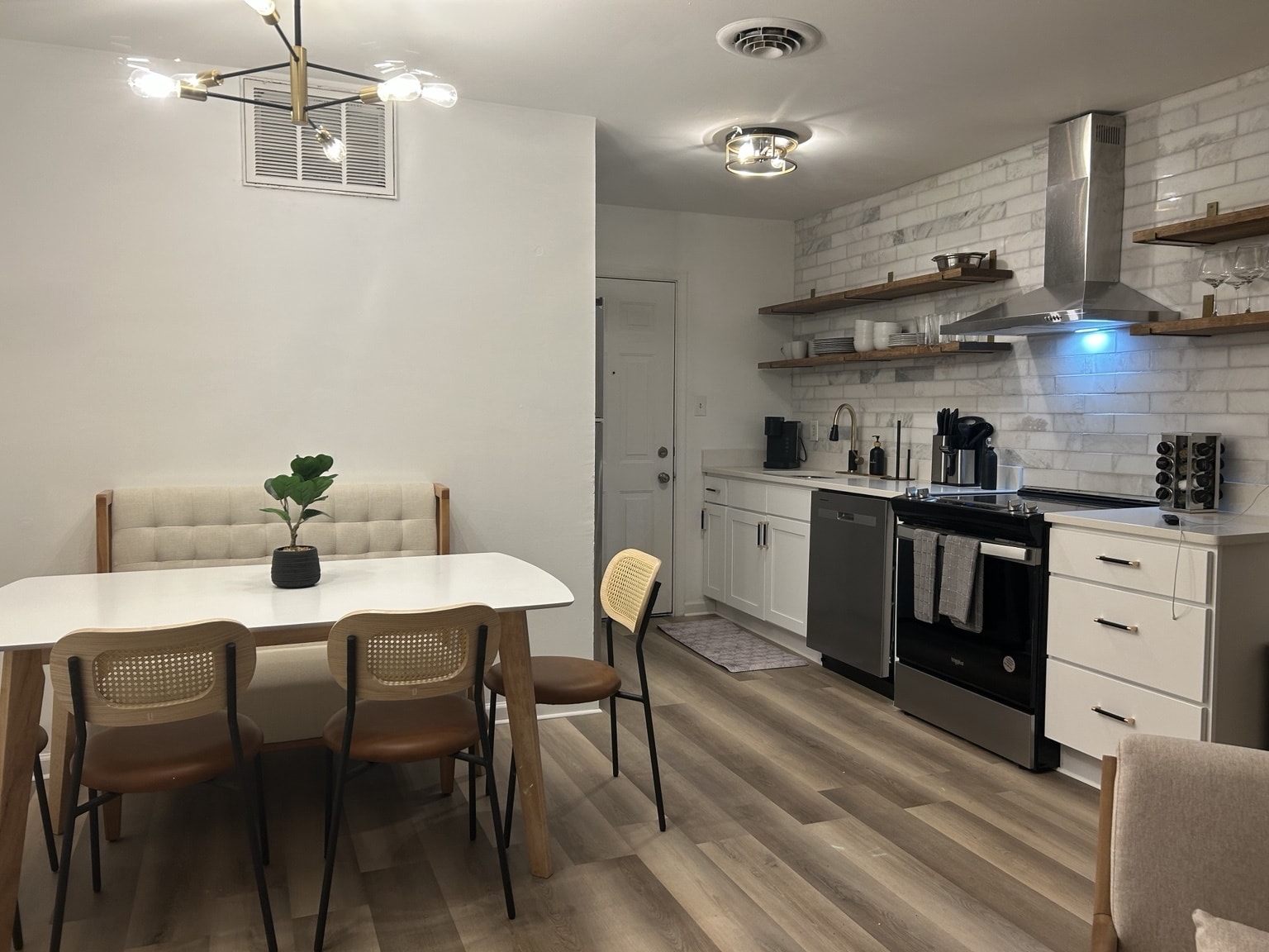 After — white cabinets, marble backsplash, dining area
